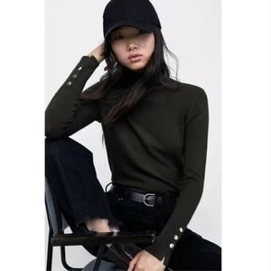 ZARA Knit Women's Black Sweater Gold Button Long Sleeves Sweater Size Small